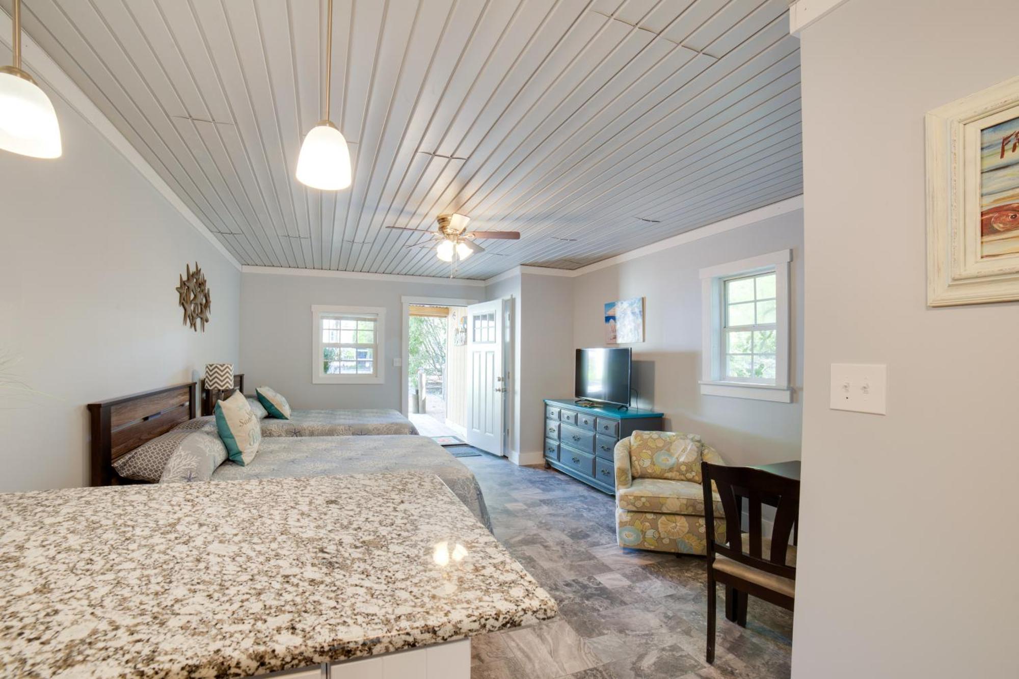 Ocean Isle Beach Studio With Patio - 1 Mi To Pier! 外观 照片
